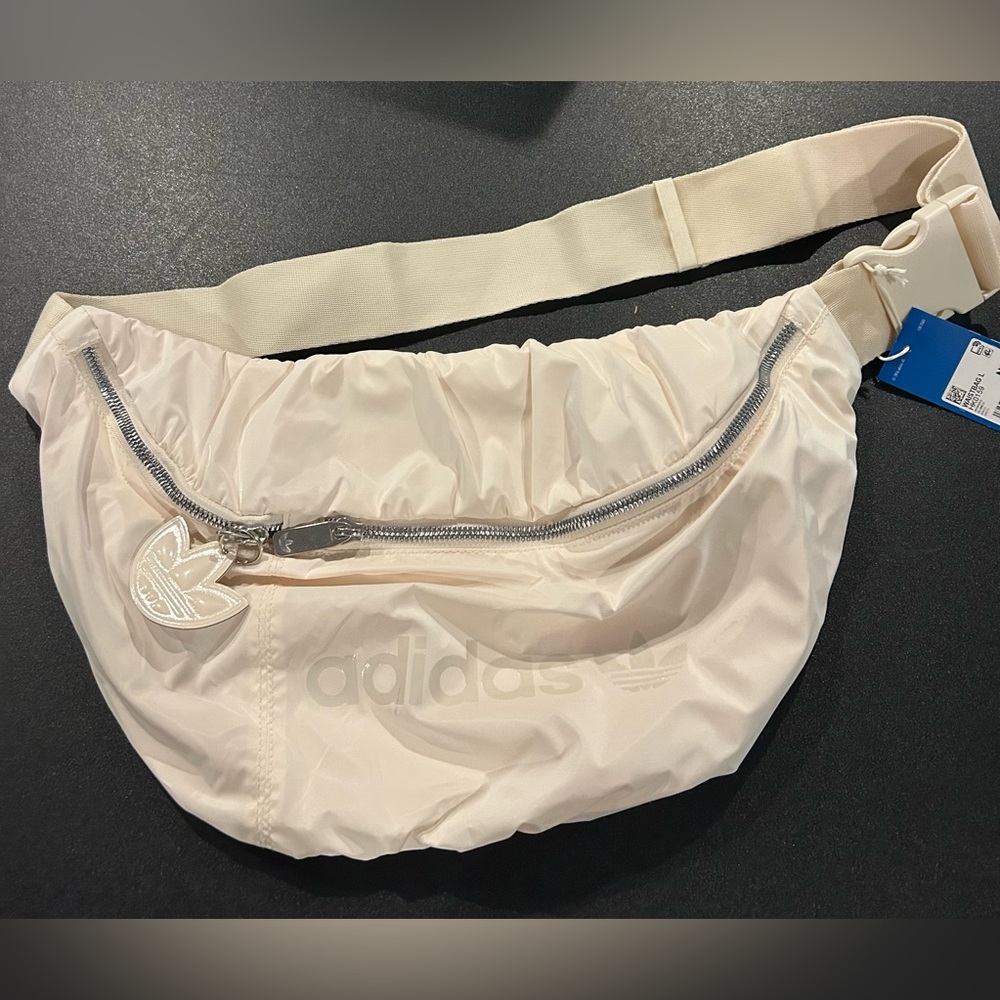 Adidas Waistbag- 1 small call out in pictures